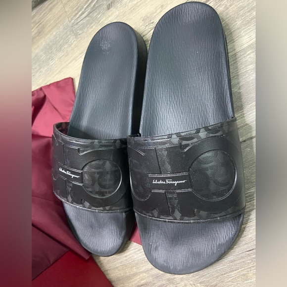 Salvatore Ferragamo Groove Signature Logo Pool Slide